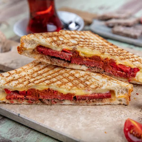 KAŞARLI SUCUKLU TOST